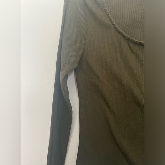 aeropostale basic olive green long sleeve top with zipper. size M - Picture 5 of 6